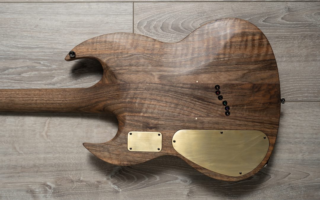 [LUTHERIE] Pourquoi une guitare sur mesure ? (5 sur 5)