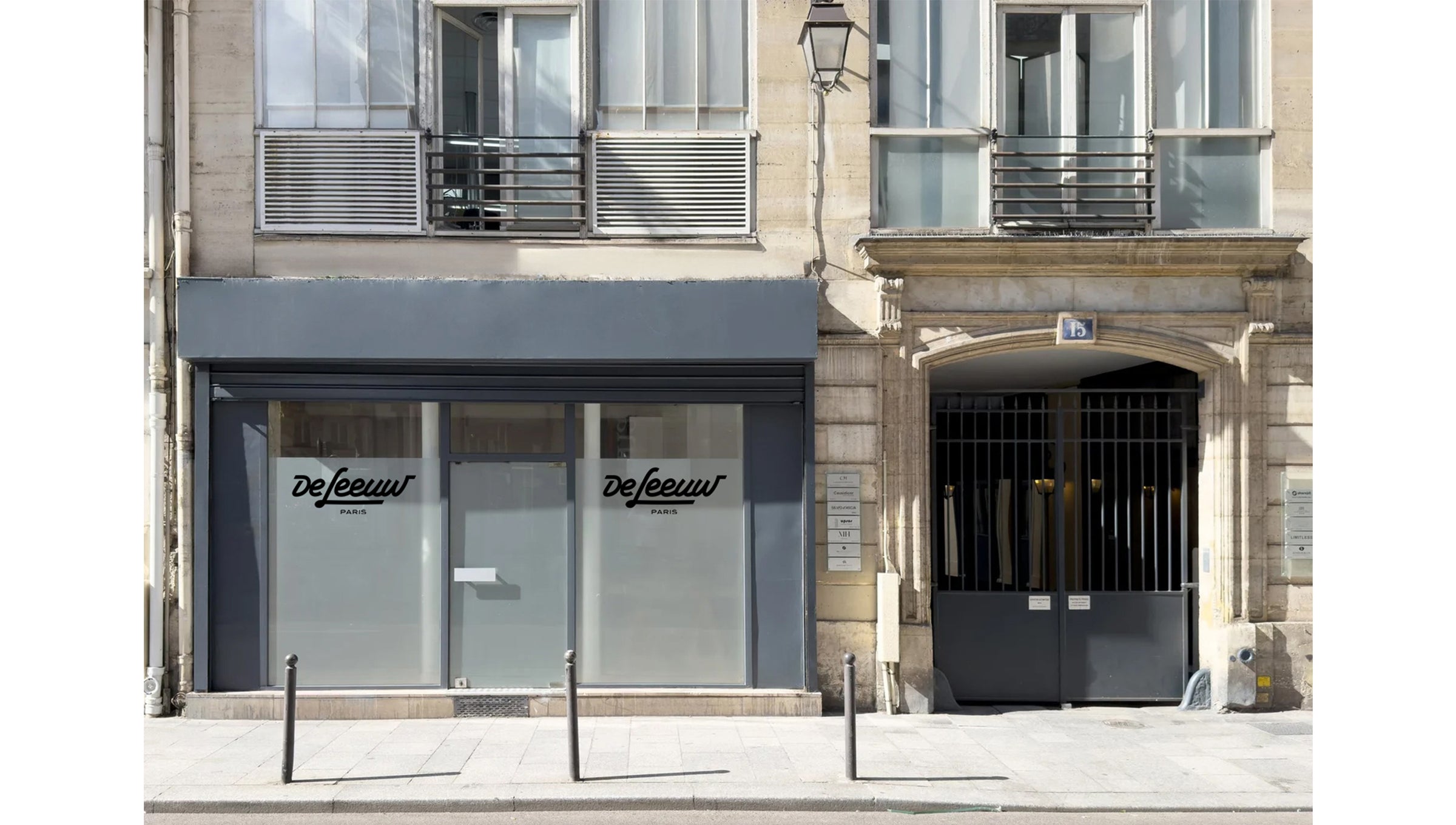 De-Leeuw-Guitars-Showroom-15-rue-de-Palestro-Paris