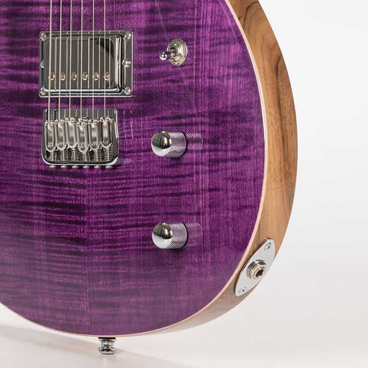 Guitare Nina De Leeuw, table en érable ondé teinte Lavender Fields of Provence, vue de face Détail micros Micros P90 et PAF Dreamsongs