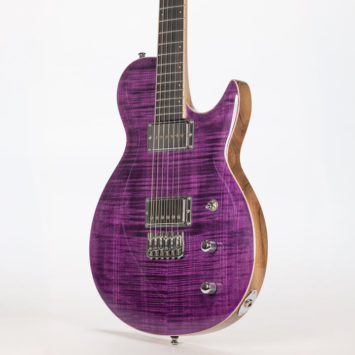 Guitare Nina De Leeuw, table en érable ondé teinte Lavender Fields of Provence, vue de profil