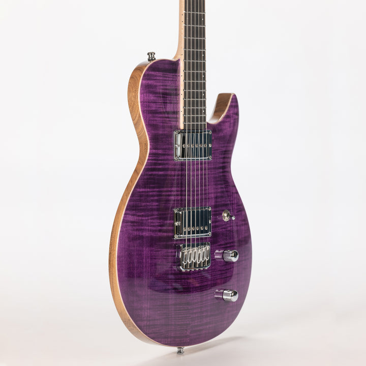 Guitare Nina De Leeuw, table en érable ondé teinte Lavender Fields of Provence, vue de profil