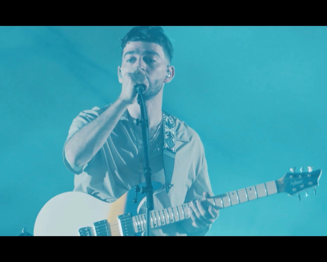Johan Papaconstantino live with his MV Guitar Signature De Leeuw Guitars