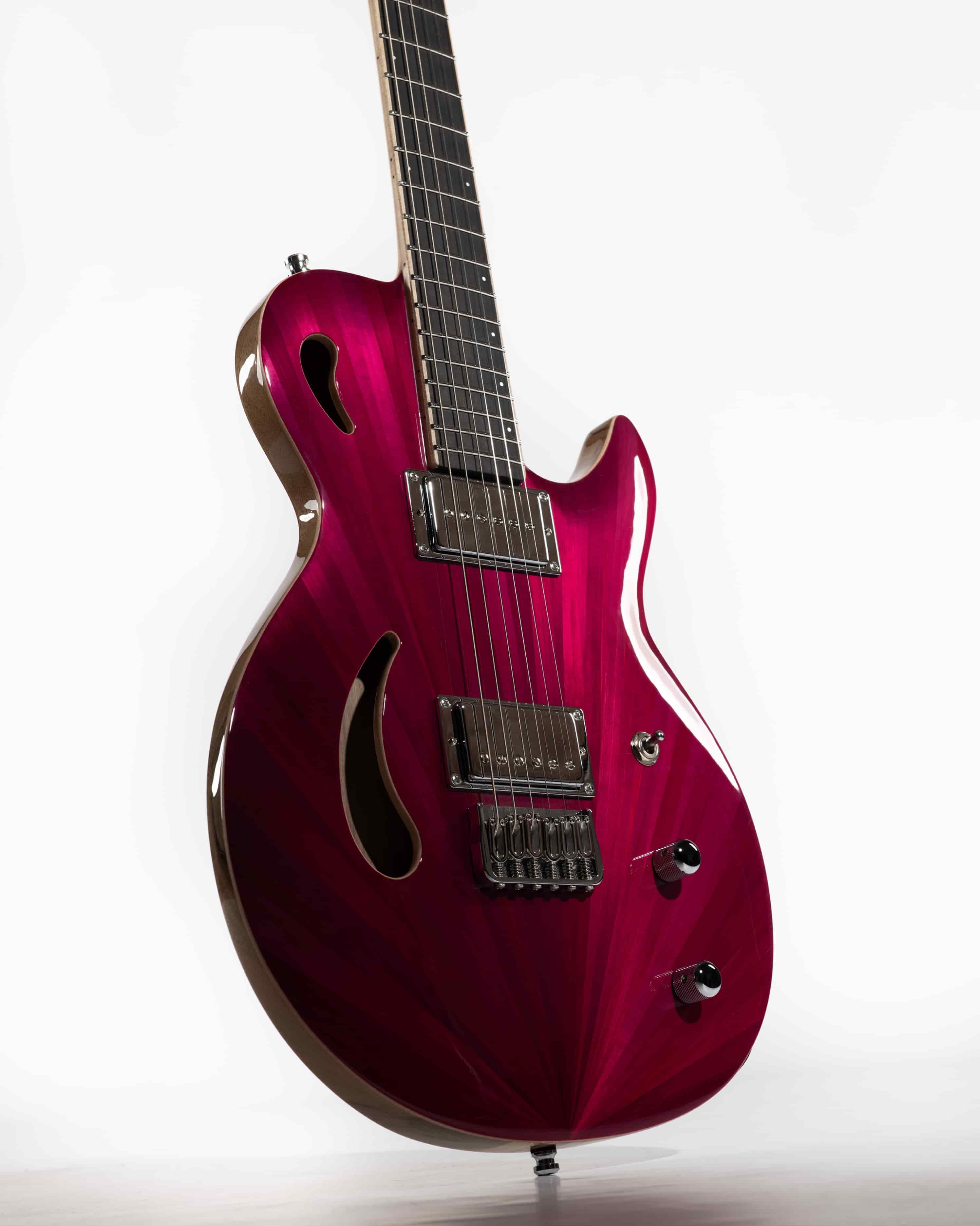 Nina Air Collection Héritage, première guitare De Leeuw à table en marqueterie de paille vernie