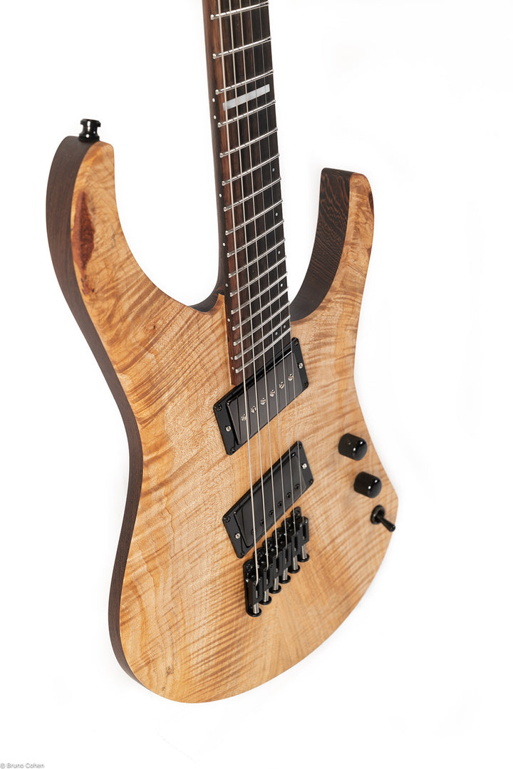 MS6_multi_scale_custom_shop_side_front_close_up_De_Leeuw_Guitars_Paris_Made_in_France_Luthier_Guitar_Maker_France_Neck_Through_Manche_Traversant