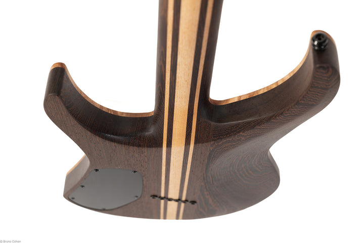 MS6_multi_scale_custom_shop_neck_body_back_details_close_up_De_Leeuw_Guitars_Paris_Made_in_France_Luthier_Guitar_Maker_France_Neck_Through_Manche_Traversant