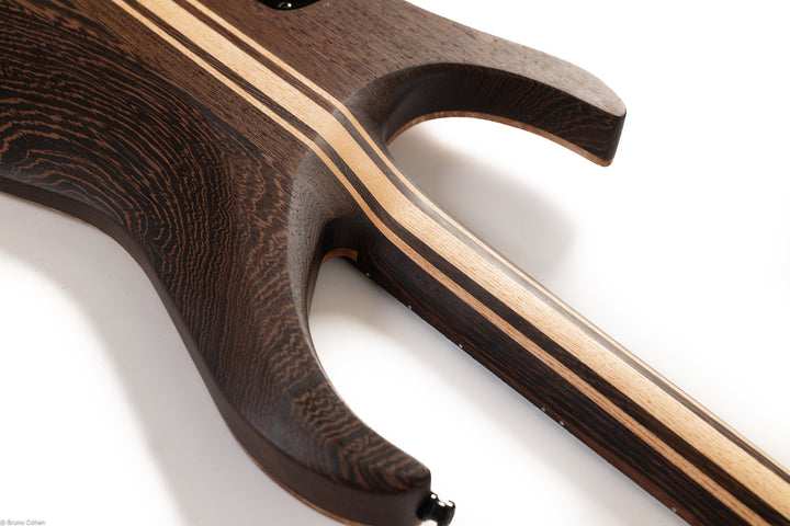 MS6_multi_scale_custom_shop_back_neck_body_close_up_De_Leeuw_Guitars_Paris_Made_in_France_Luthier_Guitar_Maker_France_Neck_Through_Manche_Traversant