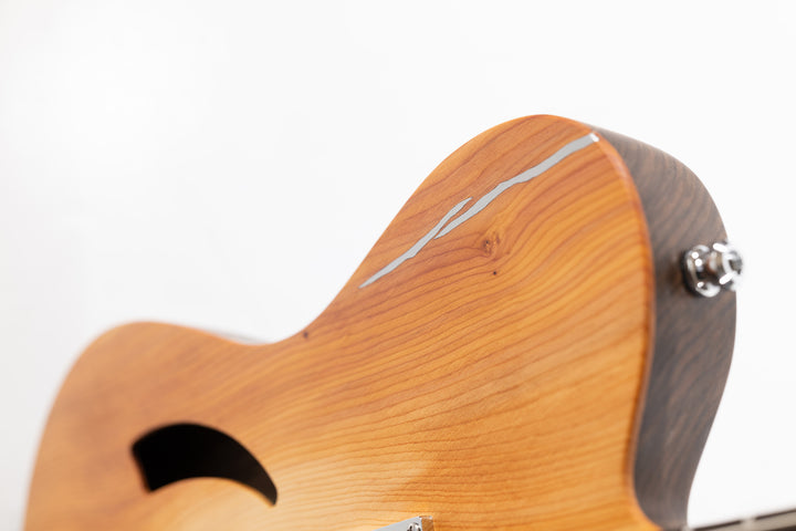 TC_AIR_Kintsugi_Natural_front_kintsugi_details_close_up_De_Leeuw_Guitars_Paris_Made_in_France_Luthier_Guitar_Maker_France_Neck_Through_Manche_Traversant
