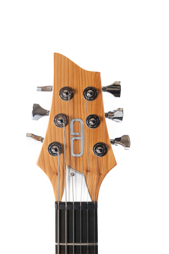 TC_AIR_Kintsugi_Natural_front_head_close_up_De_Leeuw_Guitars_Paris_Made_in_France_Luthier_Guitar_Maker_France_Neck_Through_Manche_Traversant