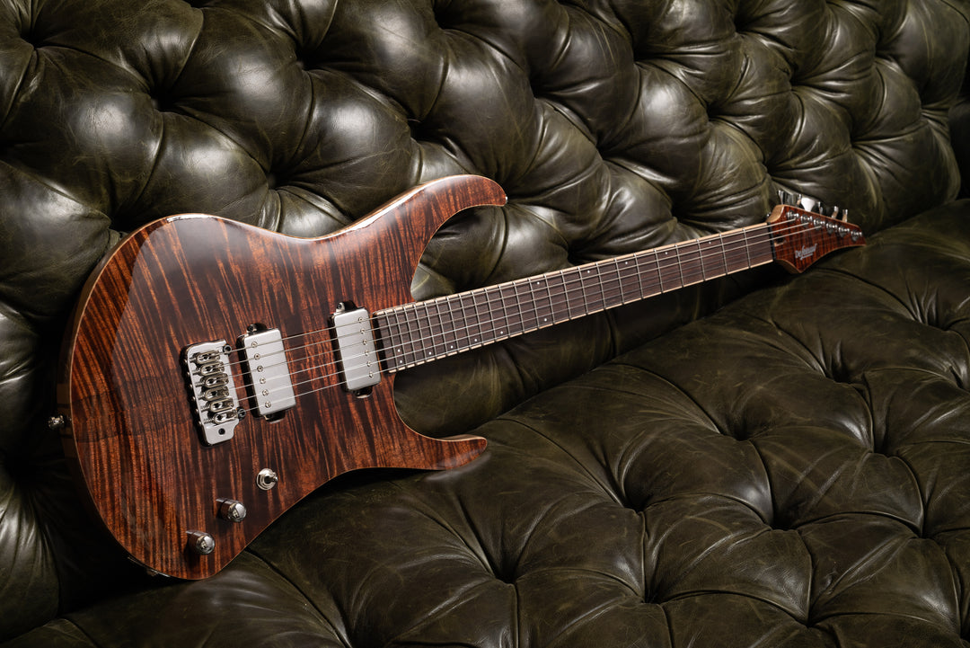 MS6_Guitar_Tremolo_Dark_Chocolate_Ambiance_Front_2_De_Leeuw_Guitars_Paris_Made_in_France_Luthier_Guitar_Maker_France_Neck_Through_Manche_Traversant