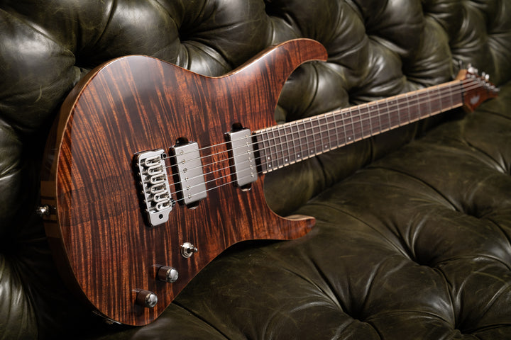 MS6_Guitar_Tremolo_Dark_Chocolate_Ambiance_Front_4_De_Leeuw_Guitars_Paris_Made_in_France_Luthier_Guitar_Maker_France_Neck_Through_Manche_Traversant