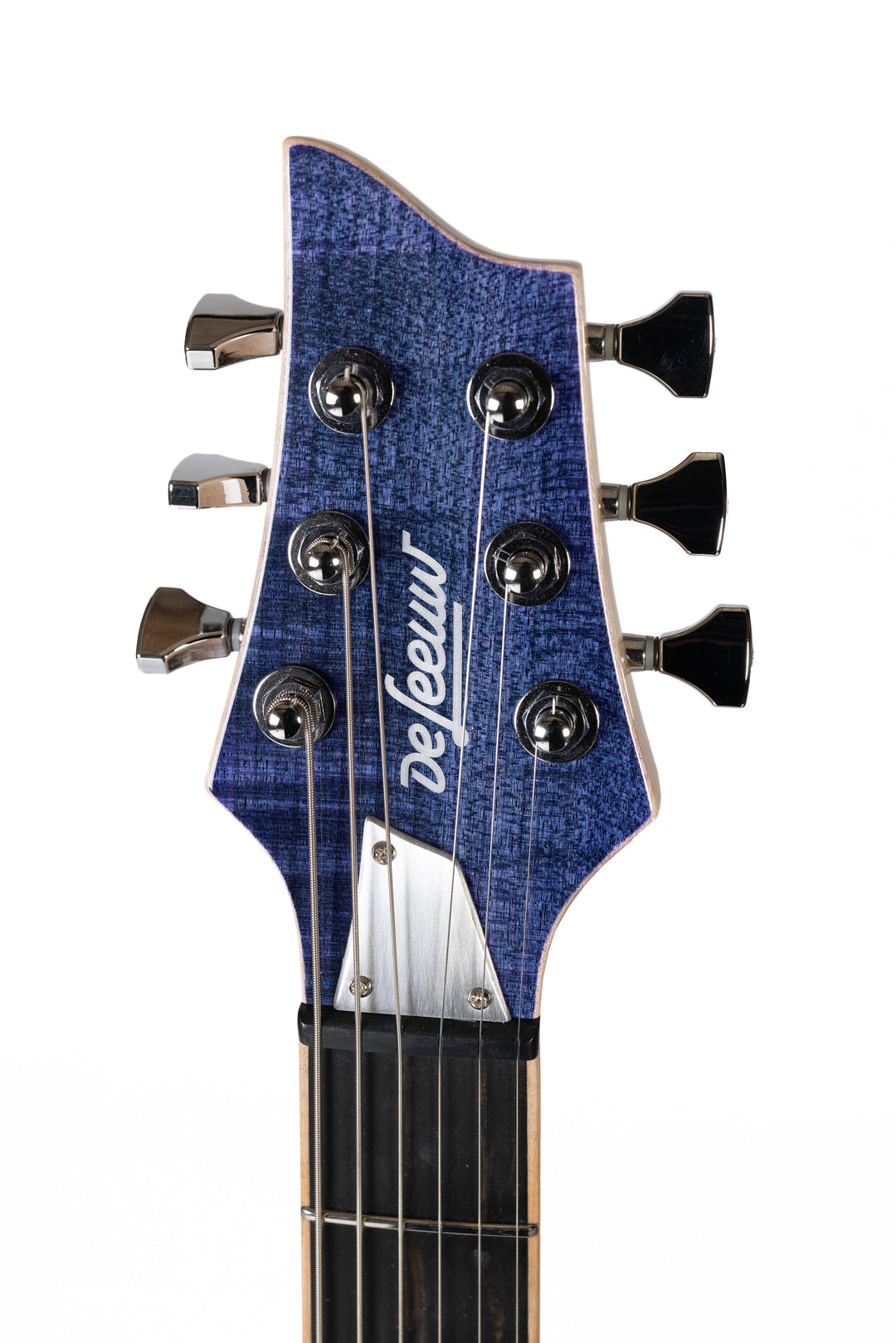     Nina_Guitar_Deep_Blue_Glossy_Varnish_Close_up_Head_1_De_Leeuw_Guitars_Paris_Made_in_France_Luthier_Guitar_Maker_France_Neck_Through_Manche_Traversant