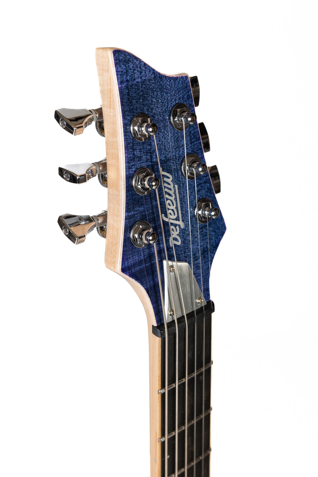 Nina_Guitar_Deep_Blue_Glossy_Varnish_Close_up_Head_Side_2_De_Leeuw_Guitars_Paris_Made_in_France_Luthier_Guitar_Maker_France_Neck_Through_Manche_Traversant