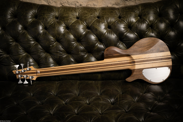     SC6_SAKURA_BASS_CUSTOM_6_STRINGS_ALEXANDRE_CARRUANA_Back_De_Leeuw_Guitars_Paris_Made_in_France_Luthier_Guitar_Maker_France_Neck_Through_Manche_Traversant