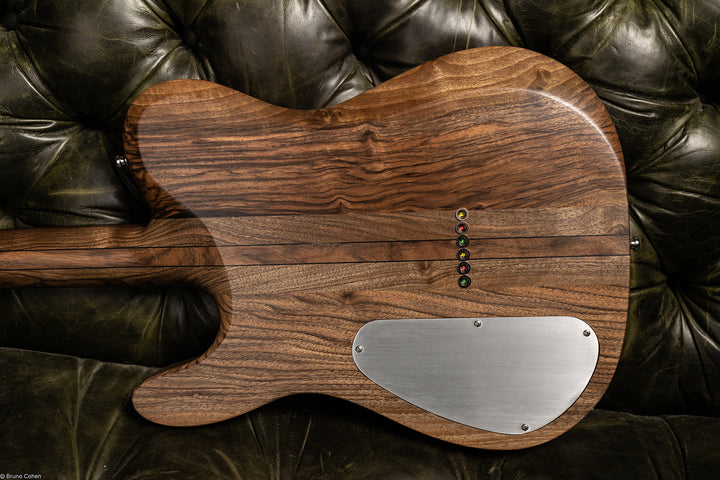 TC_AIR_Fire_01_Back_close_up_3_De_Leeuw_Guitars_Paris_Made_in_France_Luthier_Guitar_Maker_France_Neck_Through_Manche_Traversant