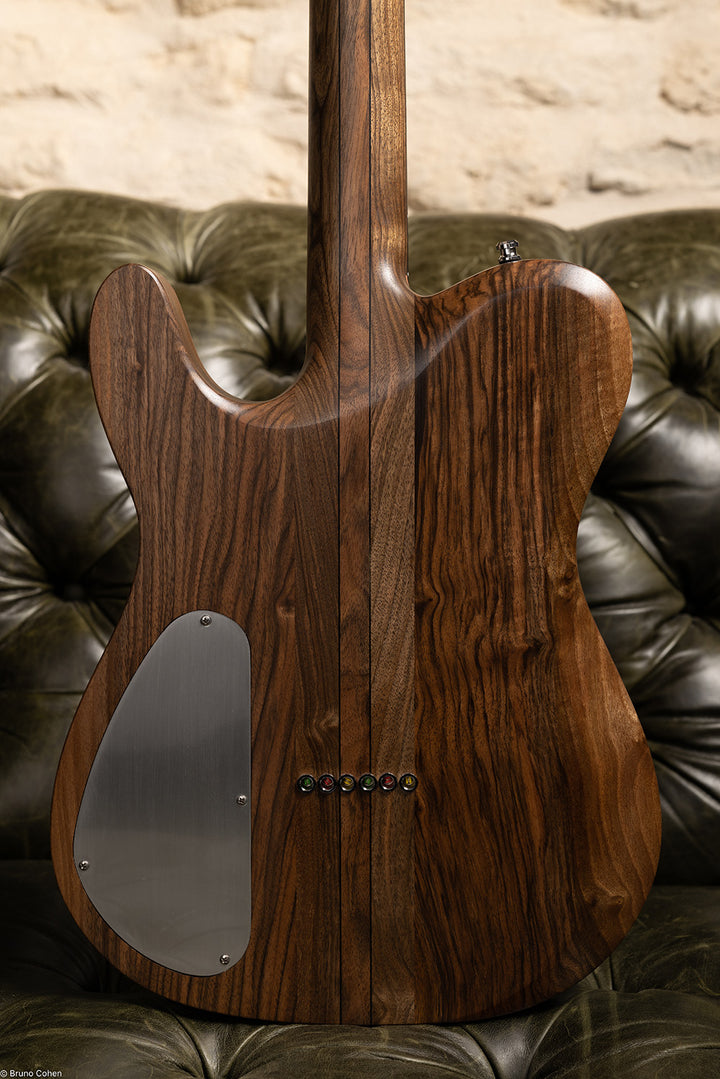     TC_AIR_Fire_01_Back_close_up_De_Leeuw_Guitars_Paris_Made_in_France_Luthier_Guitar_Maker_France_Neck_Through_Manche_Traversant