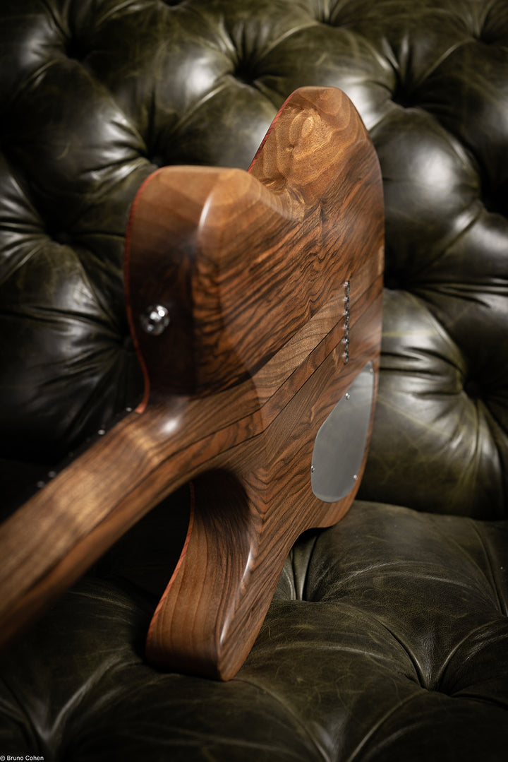 TC_AIR_Fire_01_Back_neck_body_details_De_Leeuw_Guitars_Paris_Made_in_France_Luthier_Guitar_Maker_France_Neck_Through_Manche_Traversant