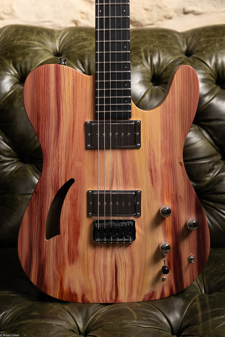 TC_AIR_Fire_01_Front_1_close_up_De_Leeuw_Guitars_Paris_Made_in_France_Luthier_Guitar_Maker_France_Neck_Through_Manche_Traversant