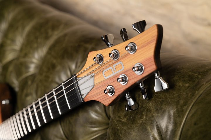 TC_AIR_Fire_01_Front_head_close_up_De_Leeuw_Guitars_Paris_Made_in_France_Luthier_Guitar_Maker_France_Neck_Through_Manche_Traversant