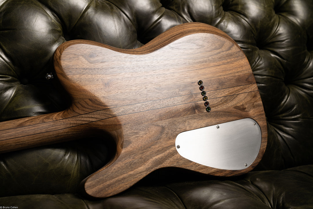     TC_AIR_Fire_02_Back_close_up_2_De_Leeuw_Guitars_Paris_Made_in_France_Luthier_Guitar_Maker_France_Neck_Through_Manche_Traversant