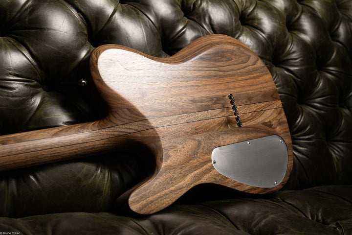 TC_AIR_Fire_02_Back_close_up_3_De_Leeuw_Guitars_Paris_Made_in_France_Luthier_Guitar_Maker_France_Neck_Through_Manche_Traversant