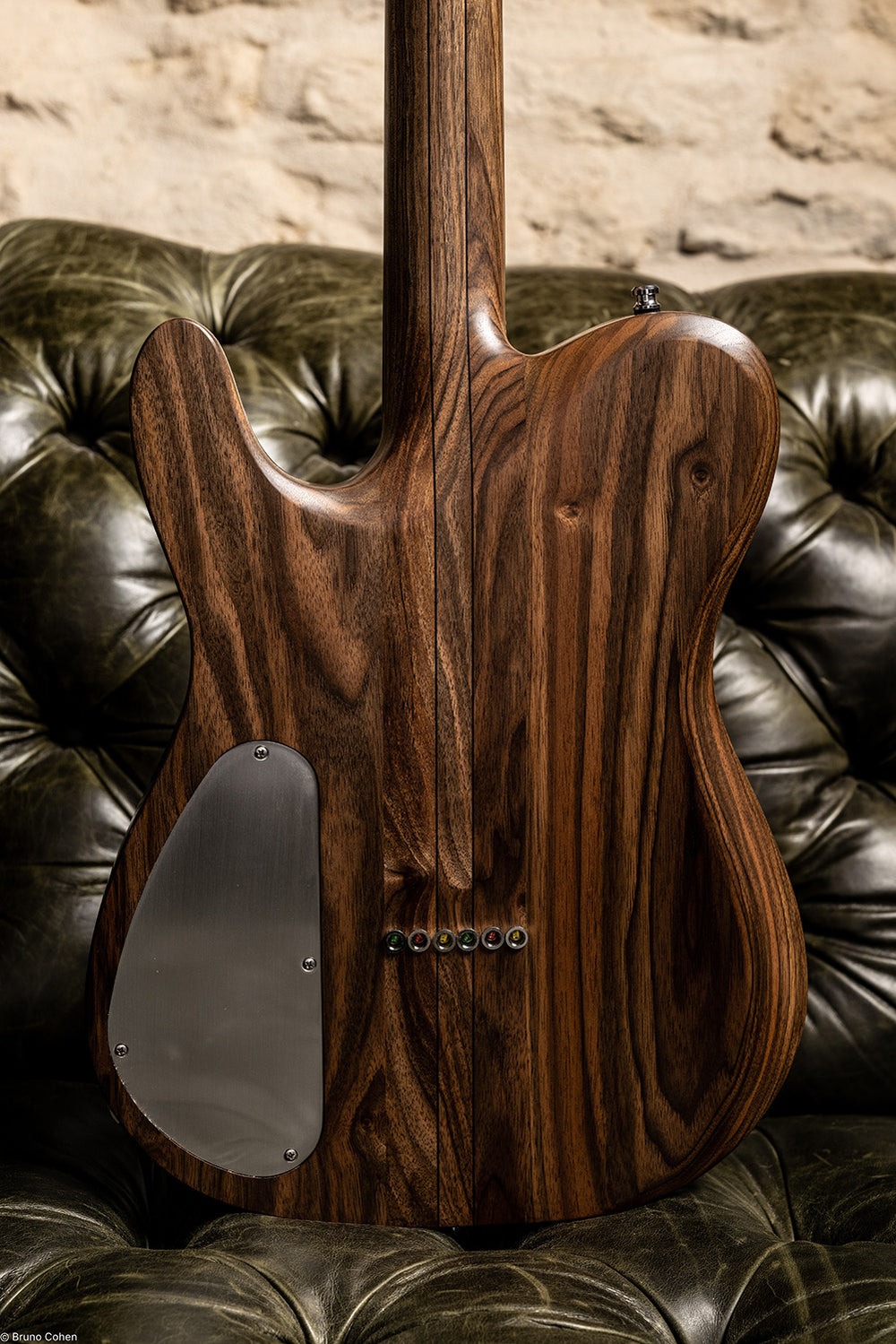 TC_AIR_Fire_02_Back_close_up_De_Leeuw_Guitars_Paris_Made_in_France_Luthier_Guitar_Maker_France_Neck_Through_Manche_Traversant