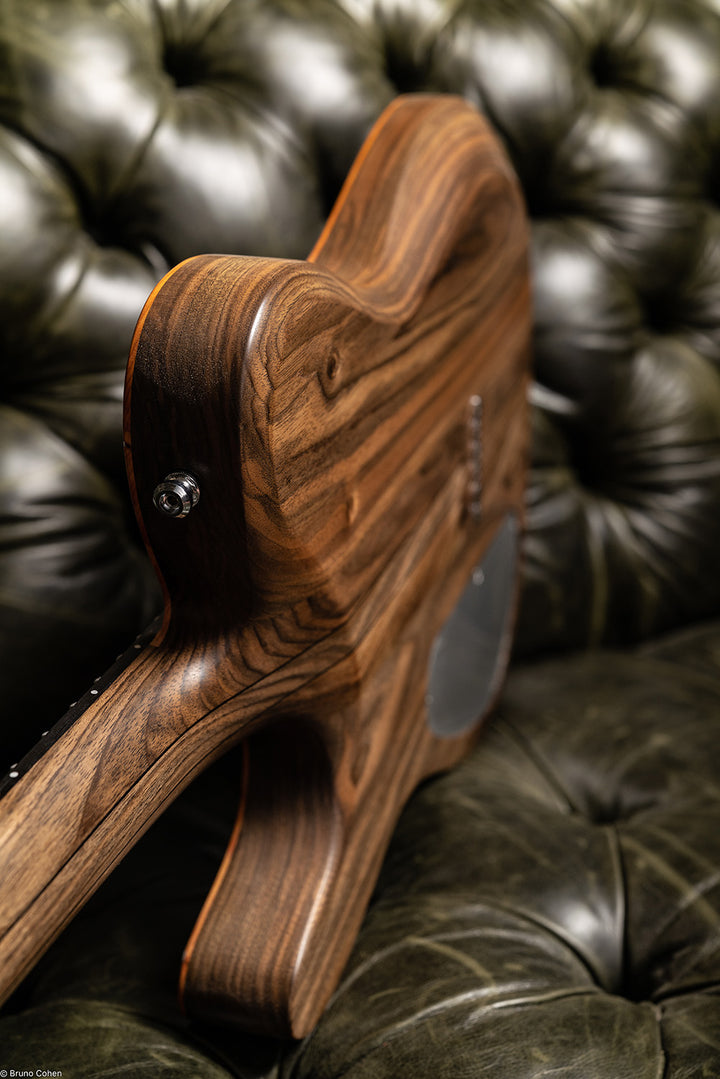 TC_AIR_Fire_02_Back_close_up_neck_body_detailsDe_Leeuw_Guitars_Paris_Made_in_France_Luthier_Guitar_Maker_France_Neck_Through_Manche_Traversant