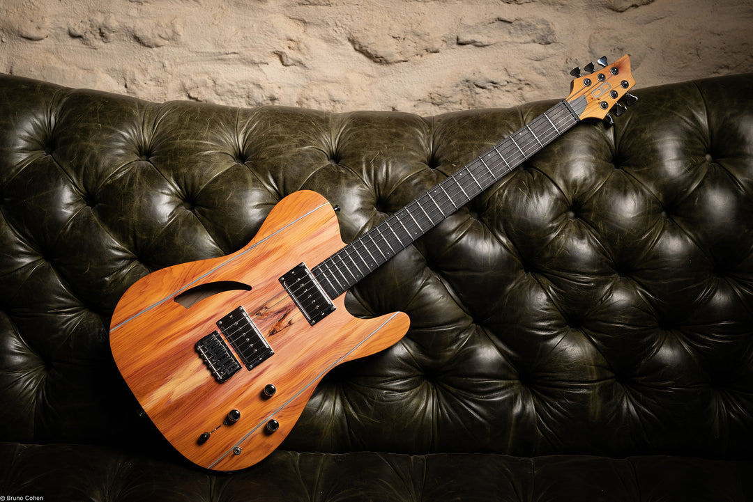 TC_AIR_Fire_02_Front_2_De_Leeuw_Guitars_Paris_Made_in_France_Luthier_Guitar_Maker_France_Neck_Through_Manche_Traversant